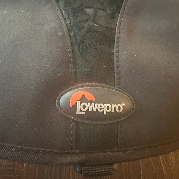 Lowepro Nova 160 AW Camera Shoulder Bag – Black - Picture 4 of 5